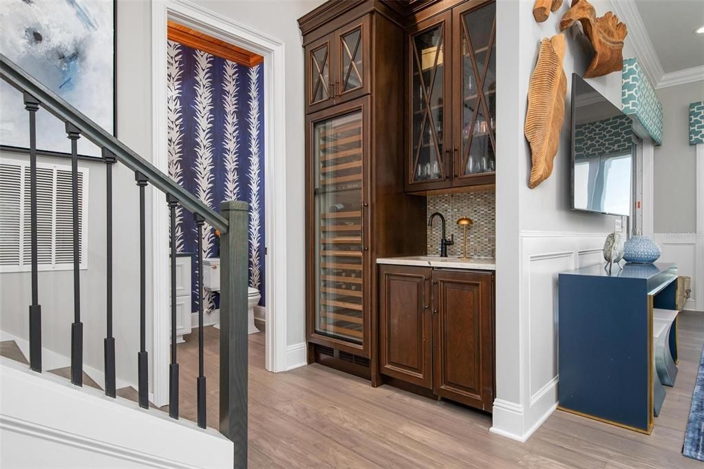 For Sale: $8,899,000 (7 beds, 5 baths, 6000 Square Feet)