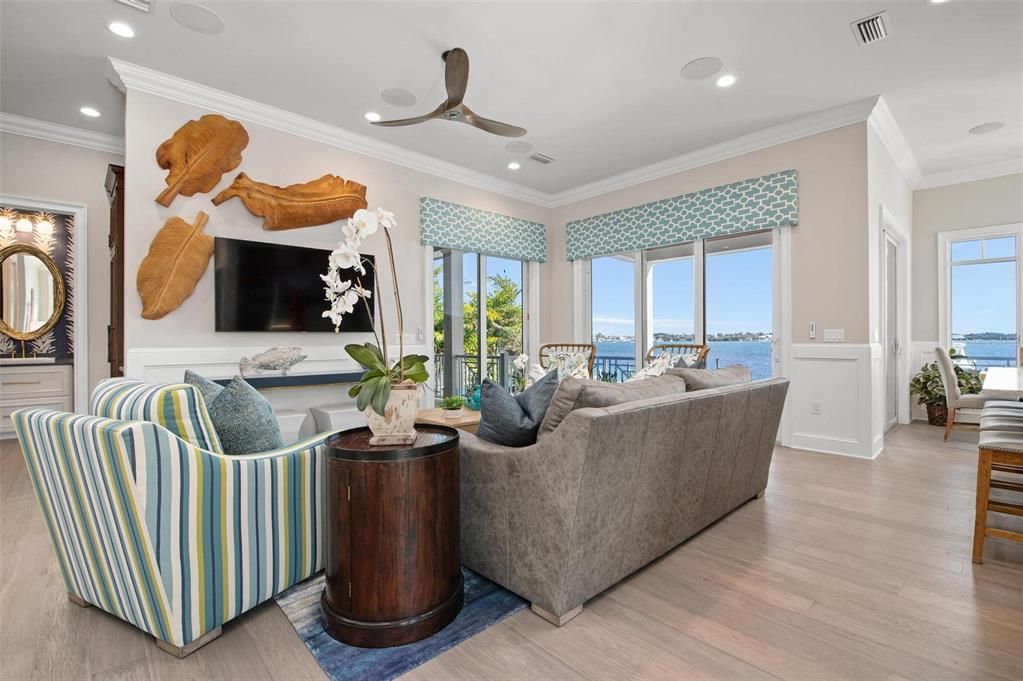 For Sale: $8,899,000 (7 beds, 5 baths, 6000 Square Feet)