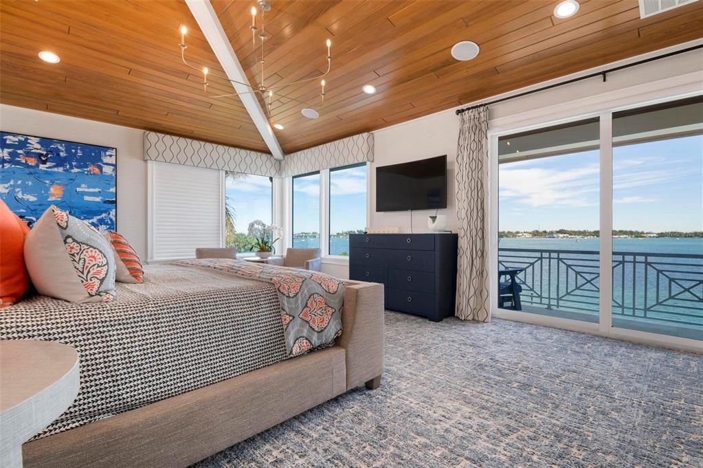 For Sale: $8,899,000 (7 beds, 5 baths, 6000 Square Feet)