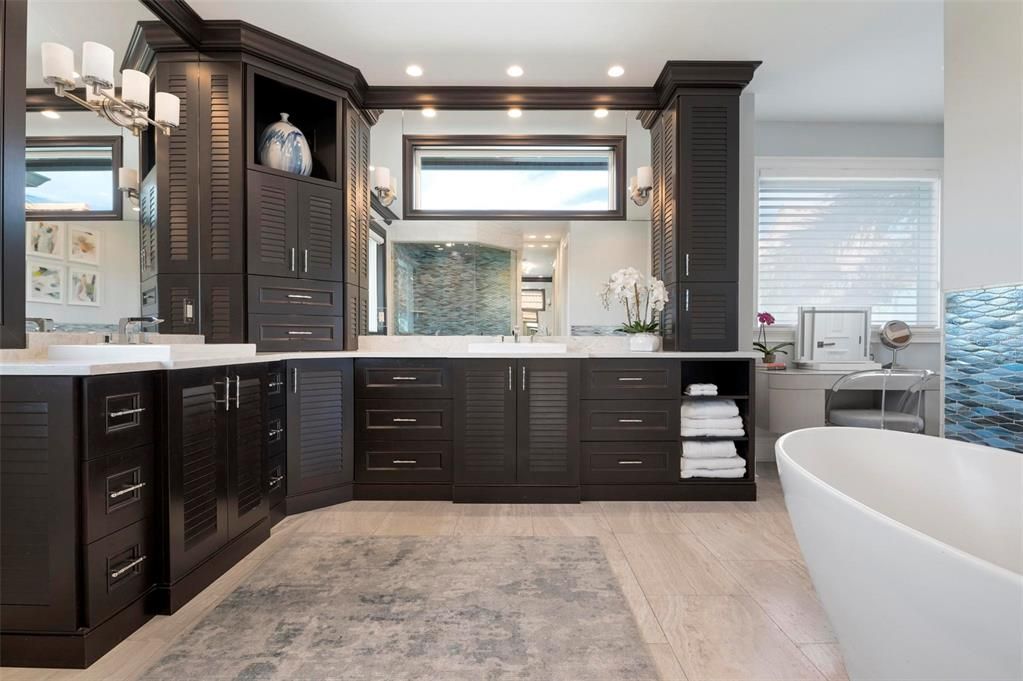 For Sale: $8,899,000 (7 beds, 5 baths, 6000 Square Feet)