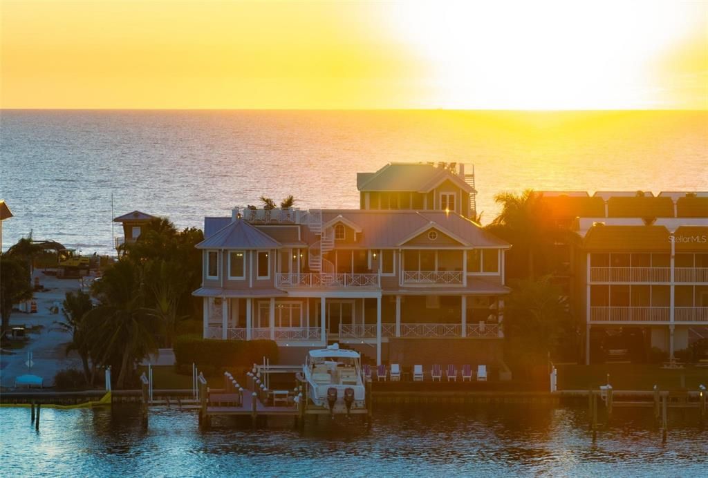 For Sale: $8,899,000 (7 beds, 5 baths, 6000 Square Feet)