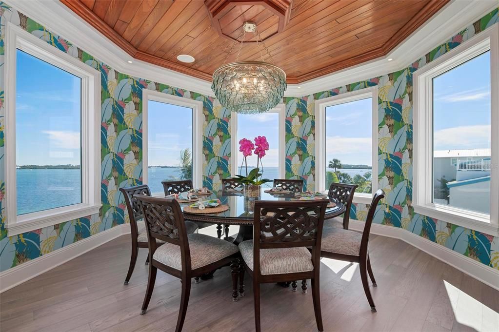 For Sale: $8,899,000 (7 beds, 5 baths, 6000 Square Feet)