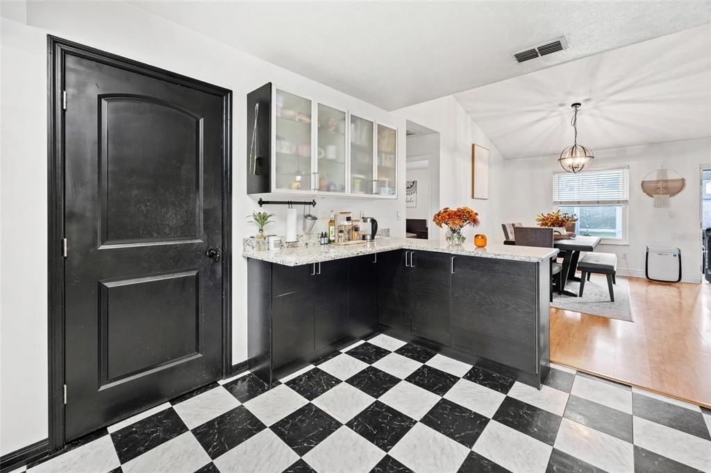 En Venta: $299,900 (4 camas, 2 baños, 1881 Pies cuadrados)