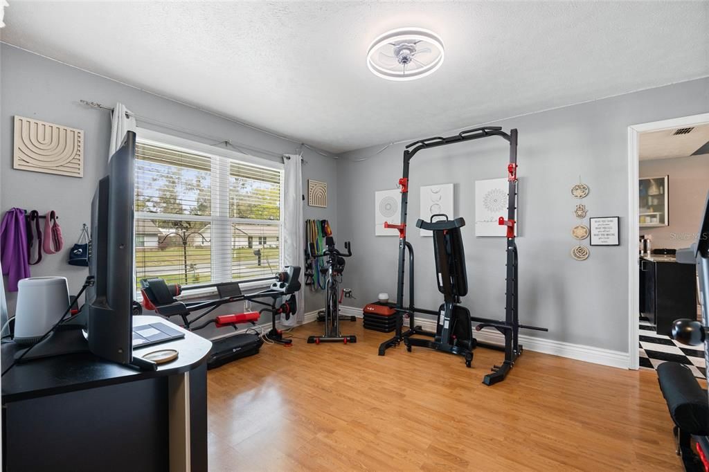 En Venta: $299,900 (4 camas, 2 baños, 1881 Pies cuadrados)