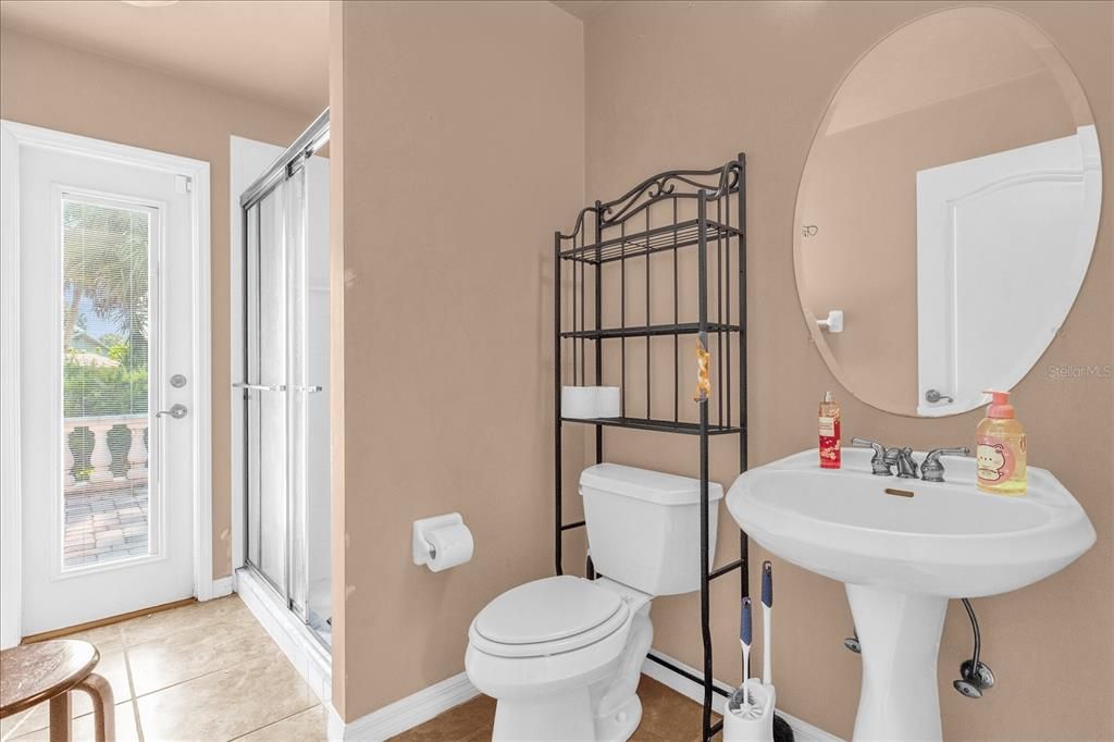 合同活跃: $240,768 (4 贝兹, 3 浴室, 2465 平方英尺)