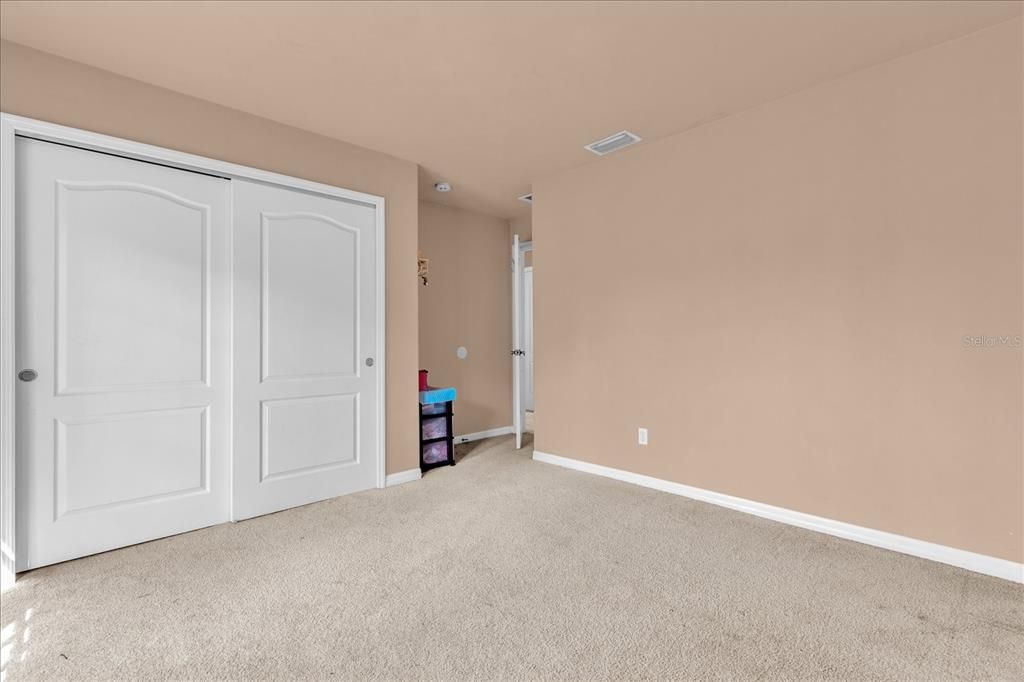 合同活跃: $240,768 (4 贝兹, 3 浴室, 2465 平方英尺)