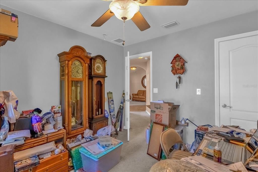 合同活跃: $240,768 (4 贝兹, 3 浴室, 2465 平方英尺)