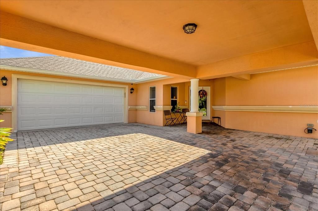 合同活跃: $240,768 (4 贝兹, 3 浴室, 2465 平方英尺)