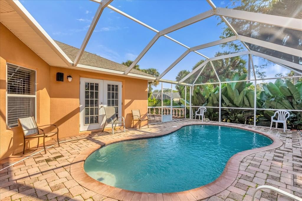 合同活跃: $240,768 (4 贝兹, 3 浴室, 2465 平方英尺)