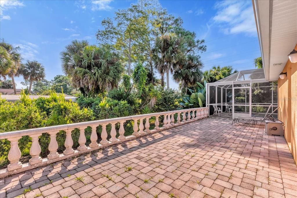 合同活跃: $240,768 (4 贝兹, 3 浴室, 2465 平方英尺)