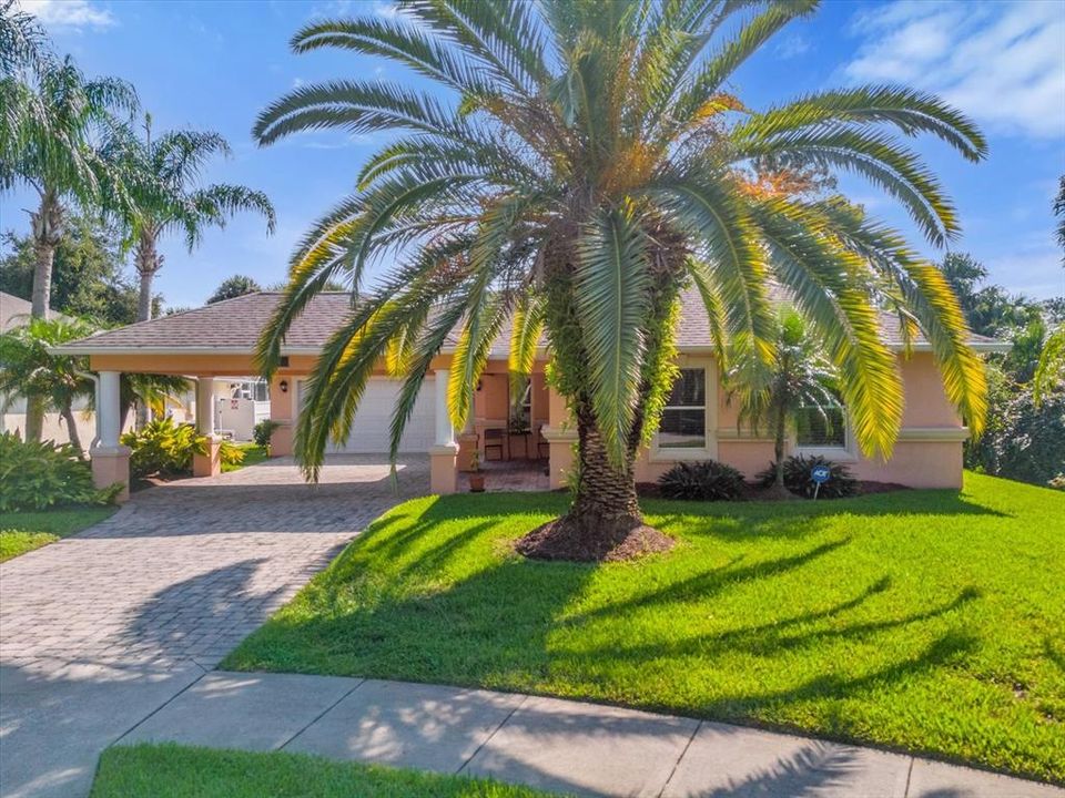 合同活跃: $240,768 (4 贝兹, 3 浴室, 2465 平方英尺)