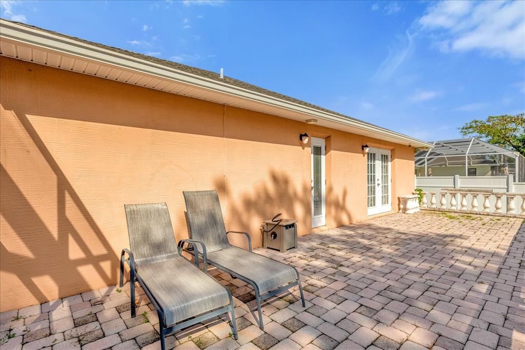 合同活跃: $240,768 (4 贝兹, 3 浴室, 2465 平方英尺)