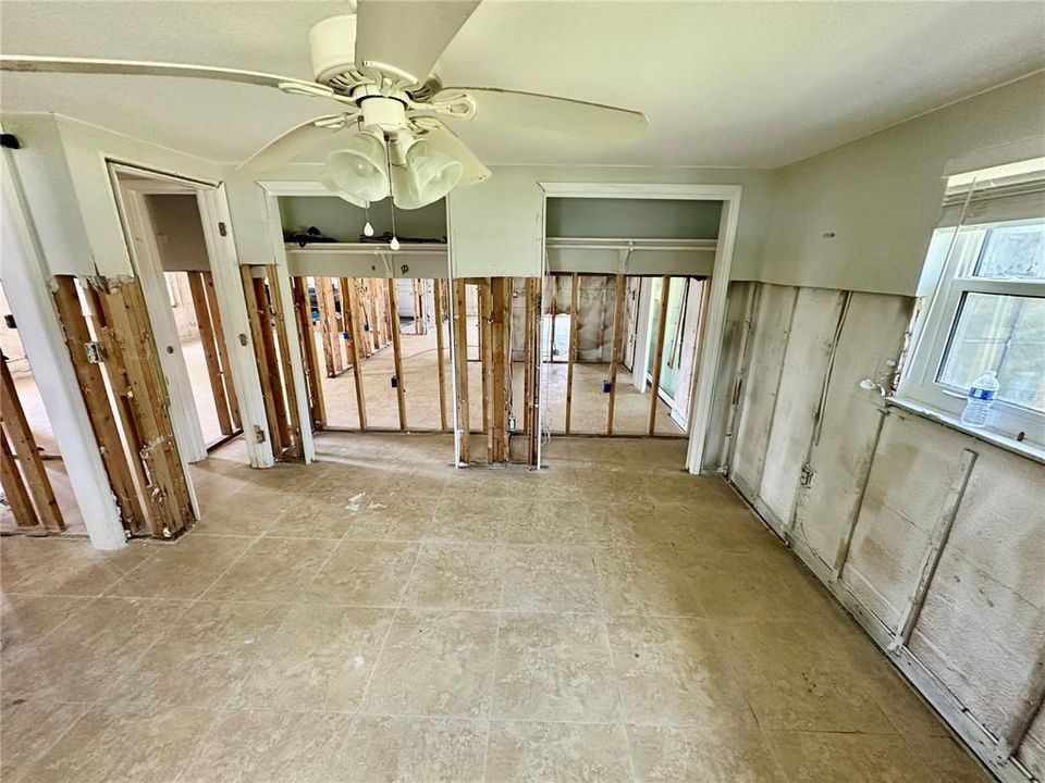 合同活跃: $119,900 (2 贝兹, 2 浴室, 1468 平方英尺)