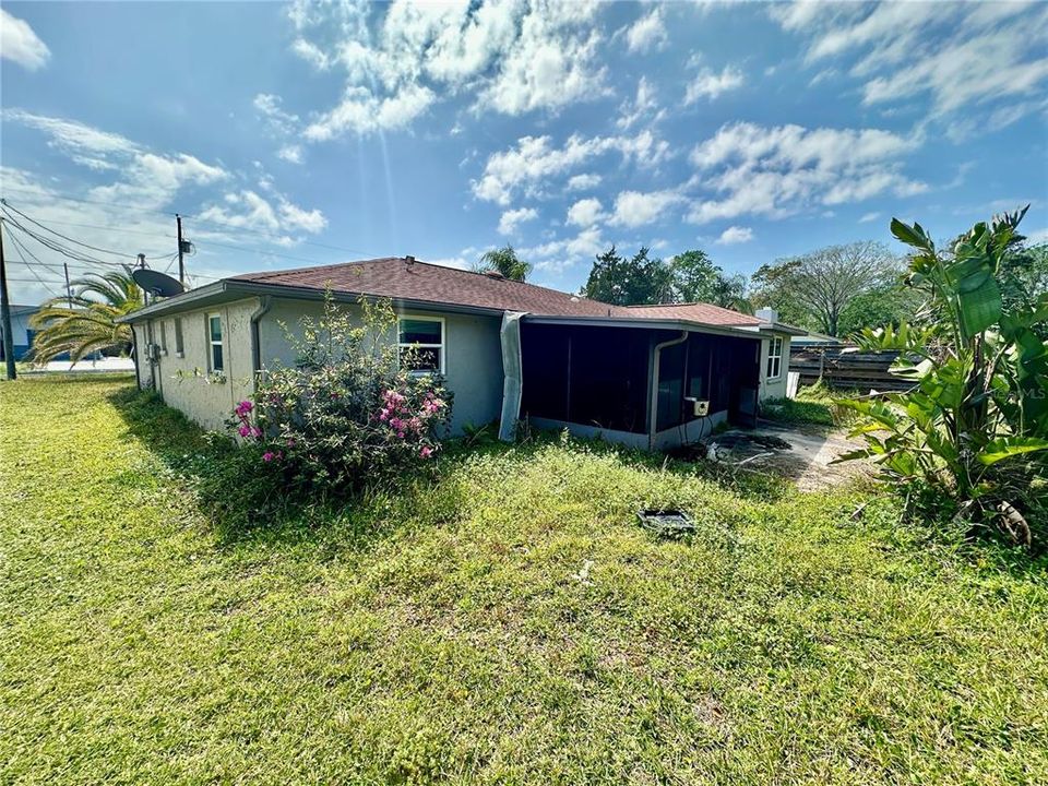 合同活跃: $119,900 (2 贝兹, 2 浴室, 1468 平方英尺)