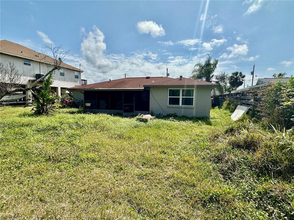 合同活跃: $119,900 (2 贝兹, 2 浴室, 1468 平方英尺)