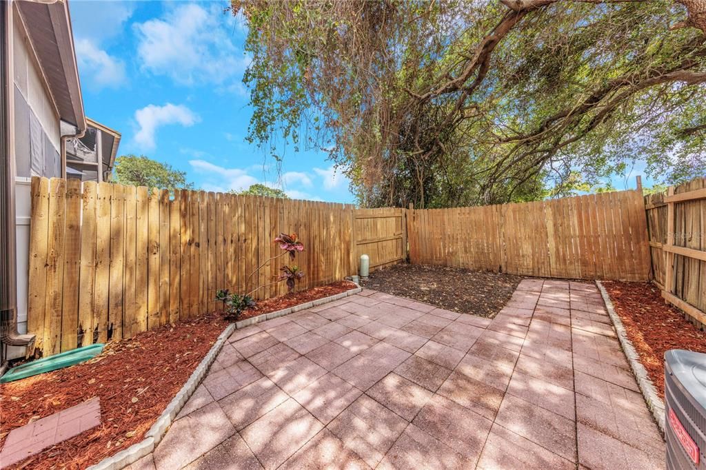 For Sale: $249,900 (2 beds, 1 baths, 1048 Square Feet)