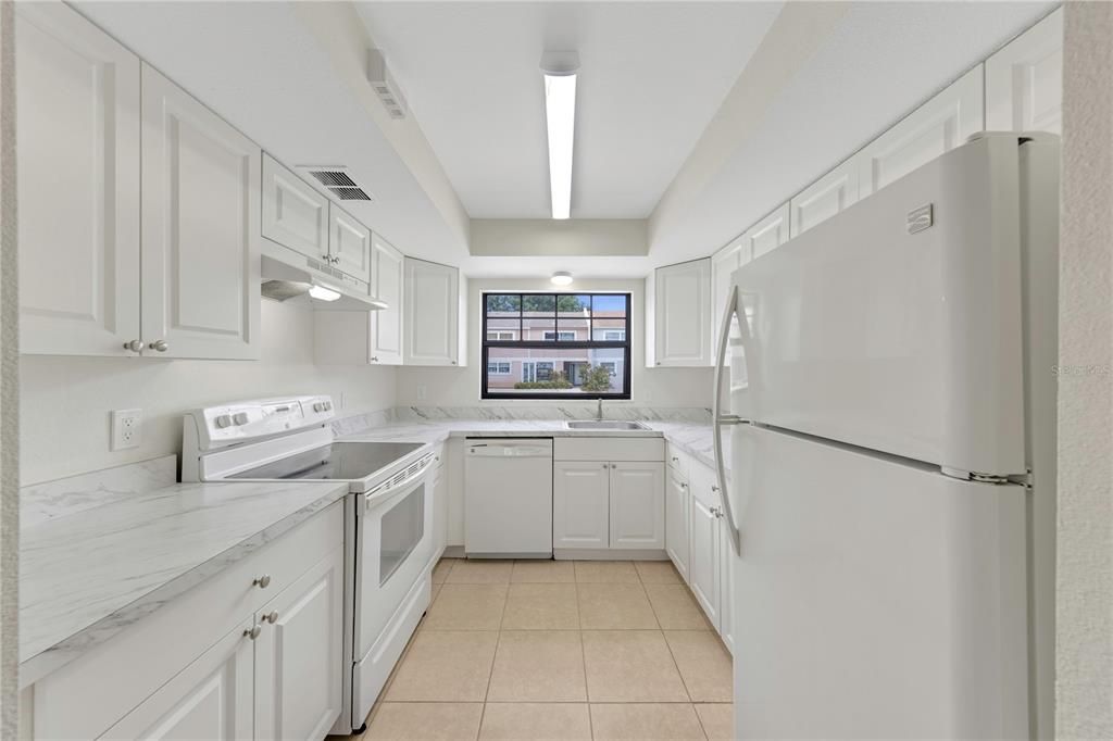 For Sale: $249,900 (2 beds, 1 baths, 1048 Square Feet)