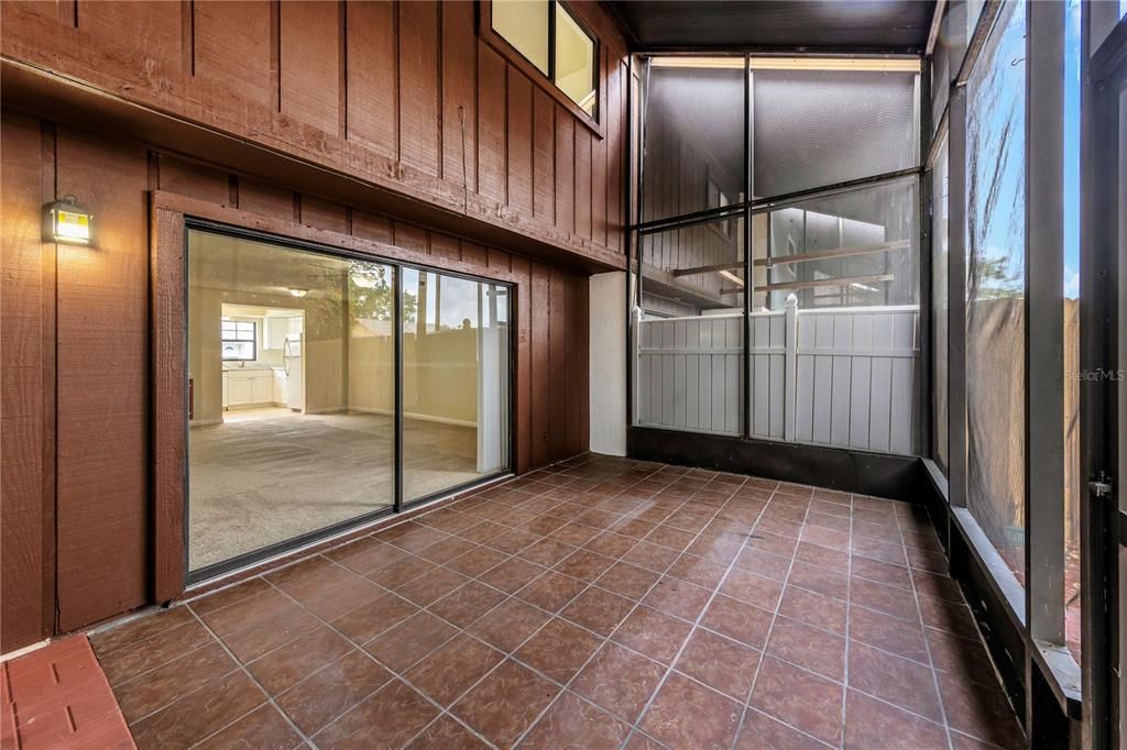 For Sale: $249,900 (2 beds, 1 baths, 1048 Square Feet)