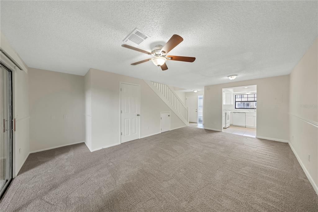 For Sale: $249,900 (2 beds, 1 baths, 1048 Square Feet)