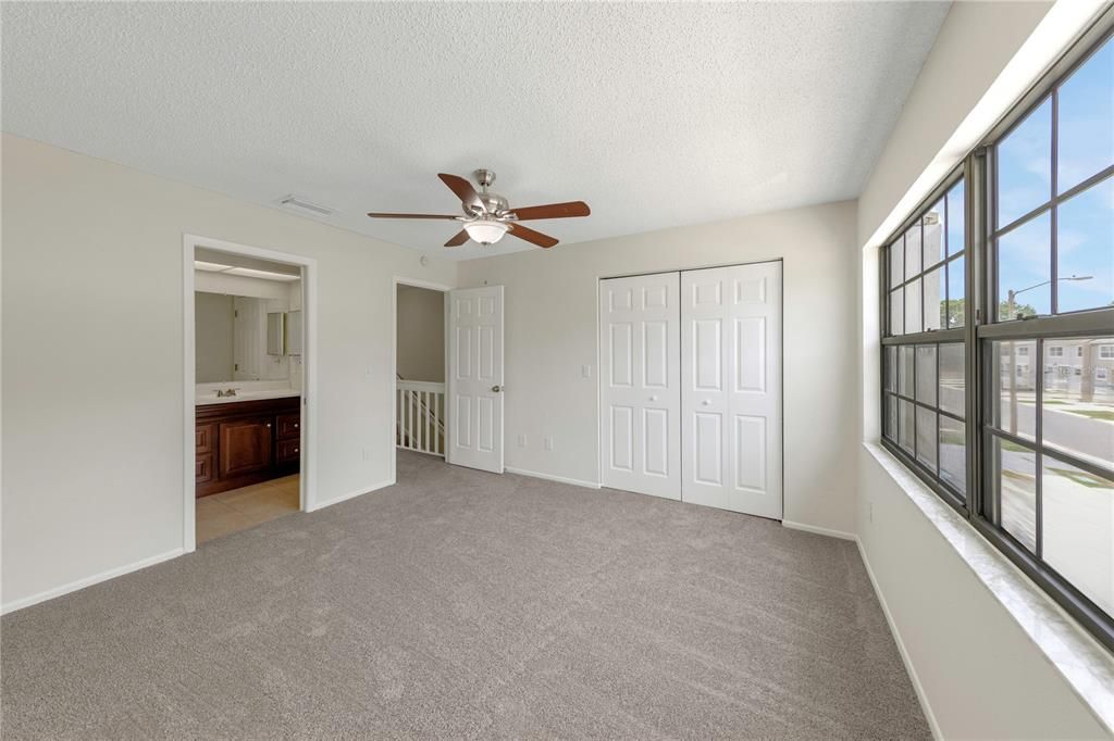 For Sale: $249,900 (2 beds, 1 baths, 1048 Square Feet)