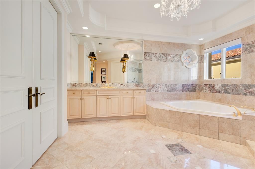 待售: $30,000,000 (4 贝兹, 7 浴室, 5670 平方英尺)