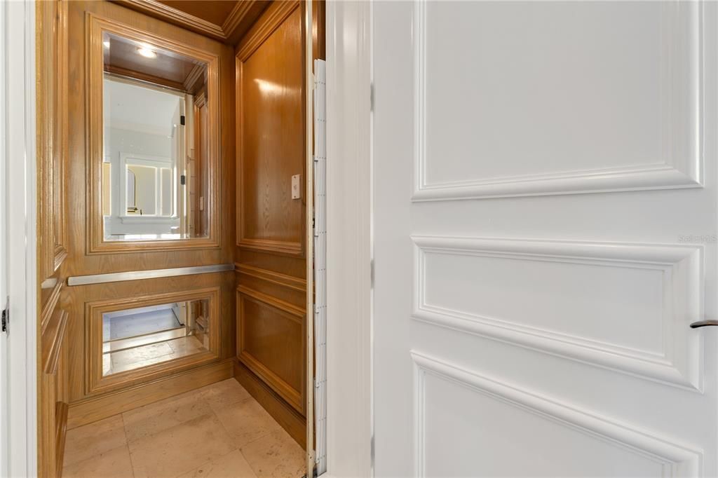 待售: $30,000,000 (4 贝兹, 7 浴室, 5670 平方英尺)