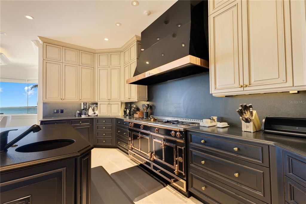 待售: $30,000,000 (4 贝兹, 7 浴室, 5670 平方英尺)