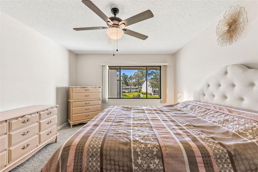 For Sale: $214,900 (2 beds, 2 baths, 1184 Square Feet)