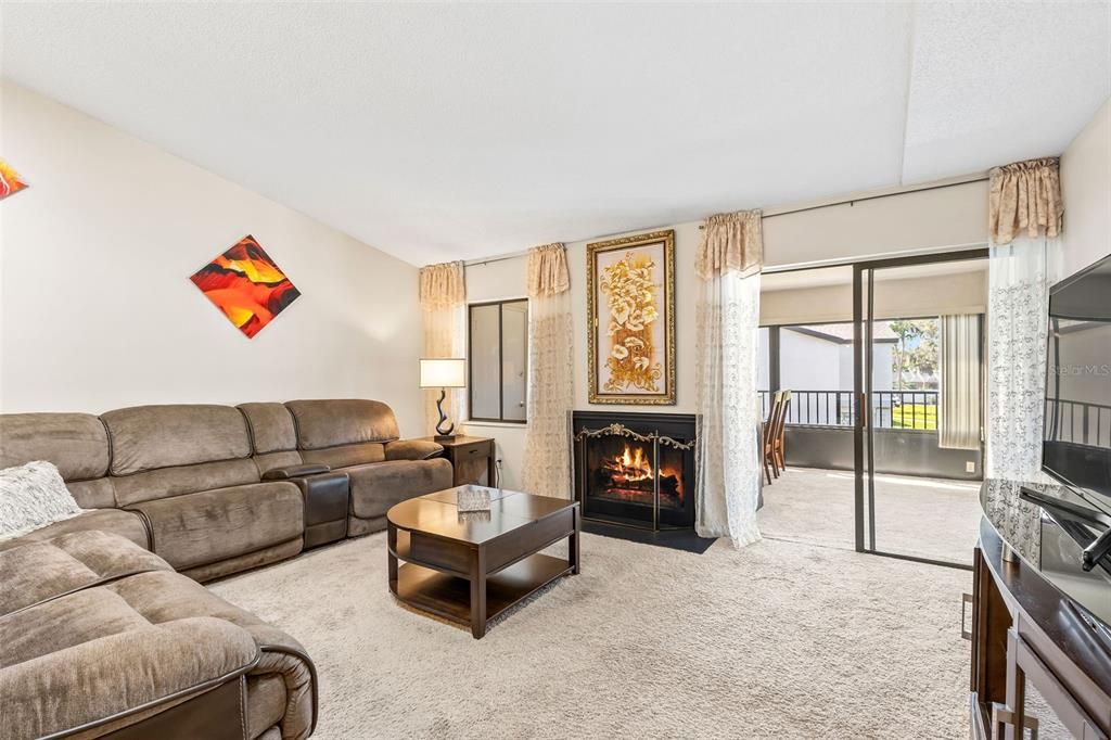 For Sale: $214,900 (2 beds, 2 baths, 1184 Square Feet)