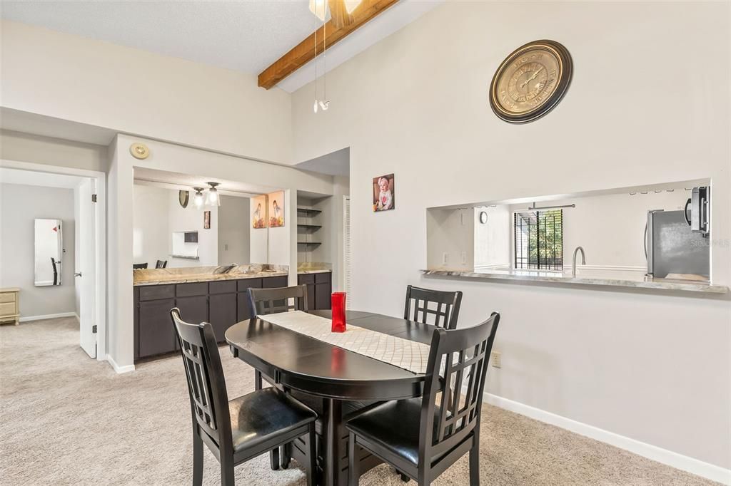 For Sale: $214,900 (2 beds, 2 baths, 1184 Square Feet)