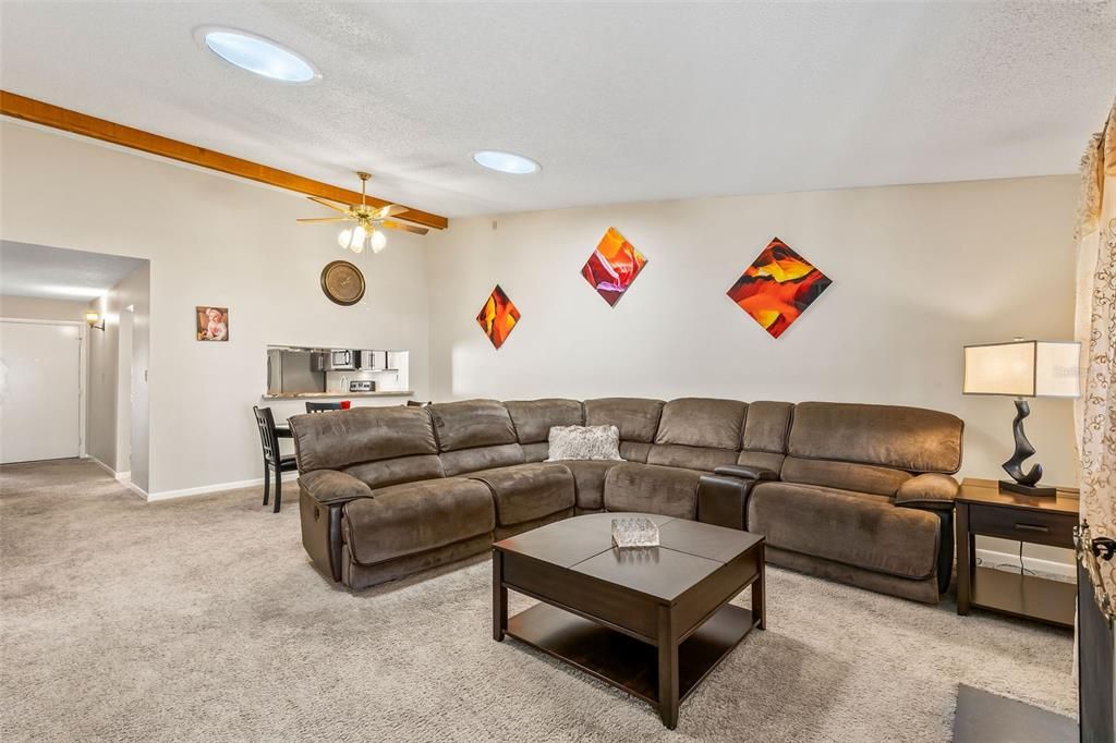 For Sale: $214,900 (2 beds, 2 baths, 1184 Square Feet)