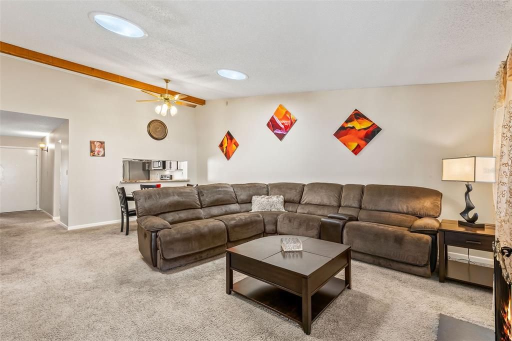 For Sale: $214,900 (2 beds, 2 baths, 1184 Square Feet)