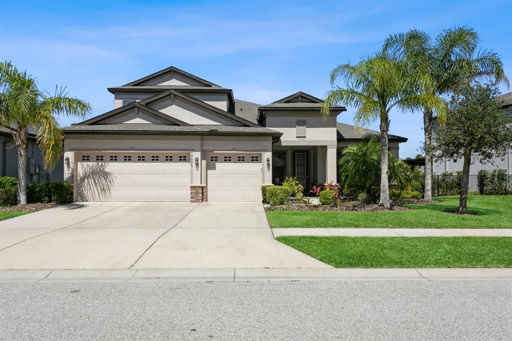 Recently Sold: $430,000 (4 beds, 3 baths, 2735 Square Feet)