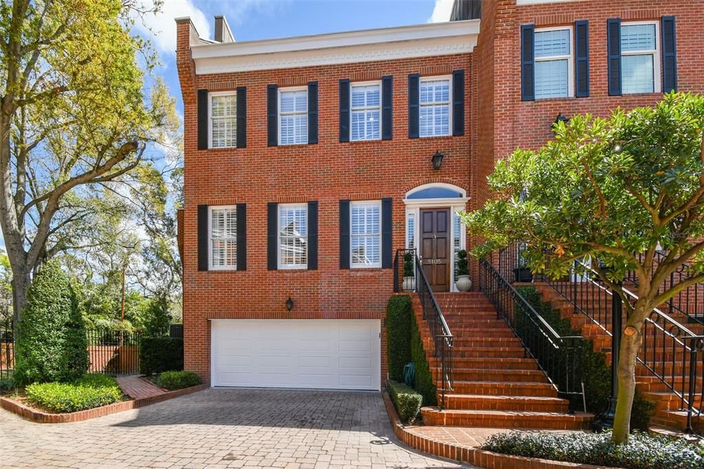 最近售出: $1,750,000 (4 贝兹, 3 浴室, 3749 平方英尺)