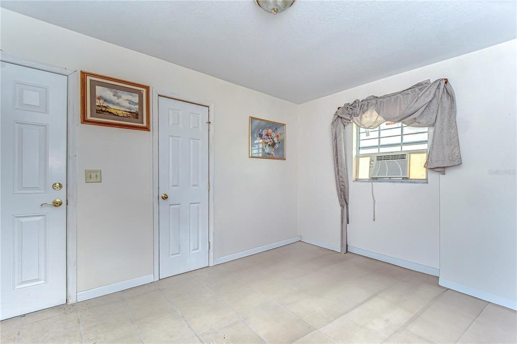 Под контрактом: $425,000 (3 спален, 2 ванн, 1500 Квадратных фут)