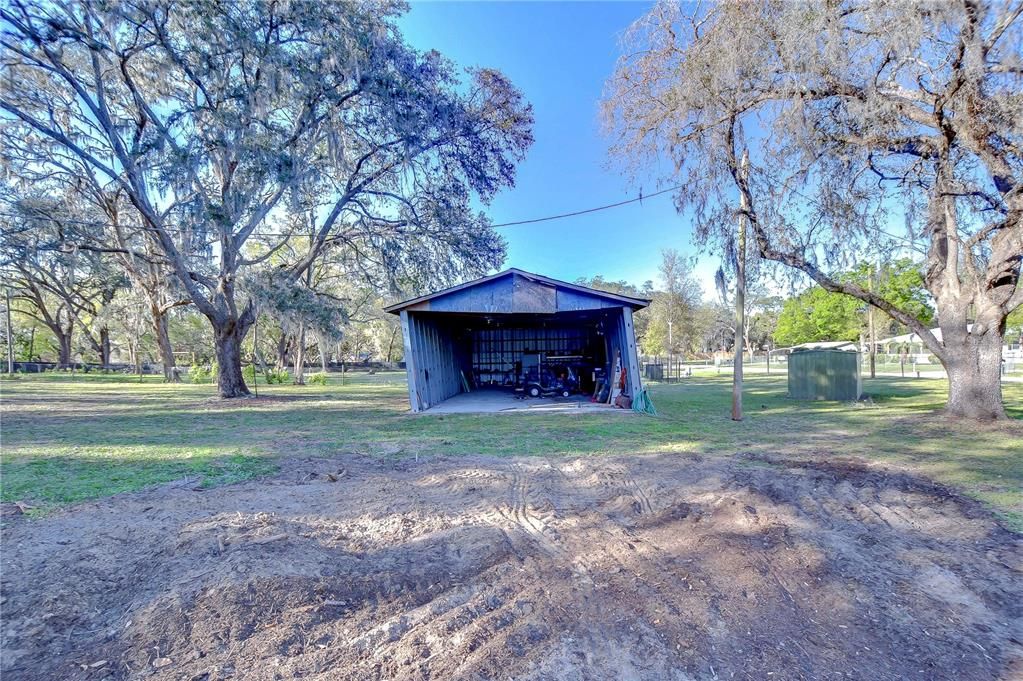 Под контрактом: $425,000 (3 спален, 2 ванн, 1500 Квадратных фут)