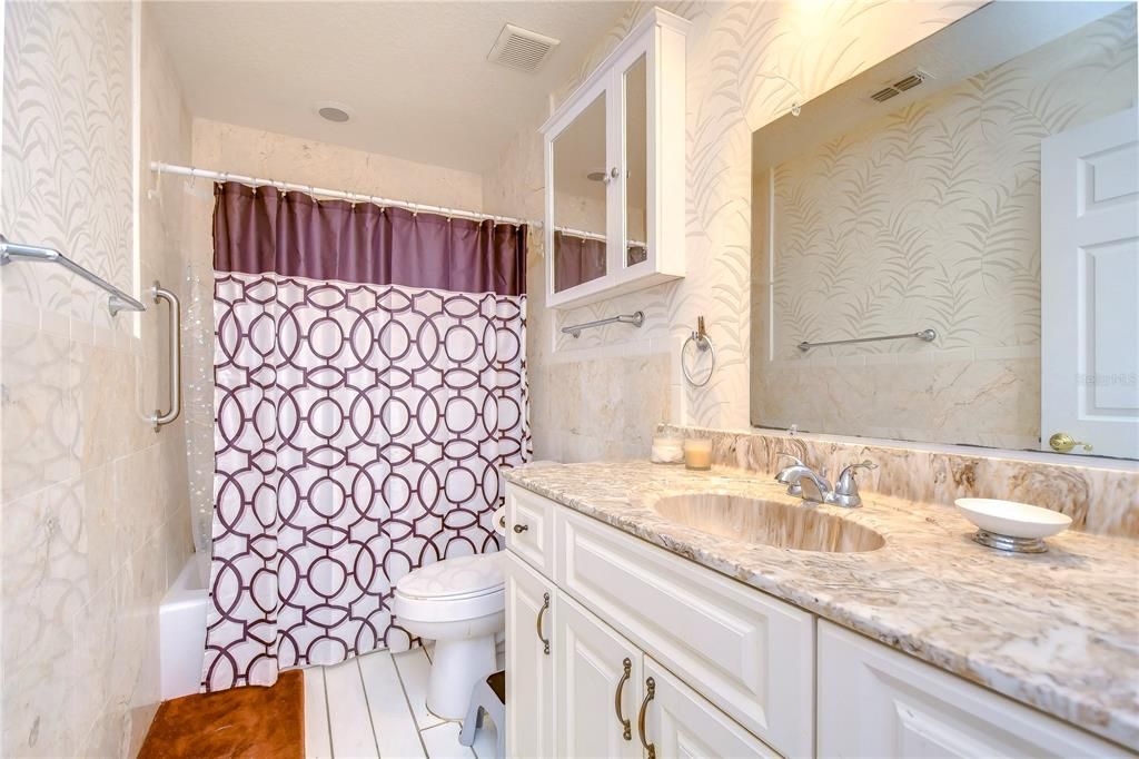 Под контрактом: $425,000 (3 спален, 2 ванн, 1500 Квадратных фут)