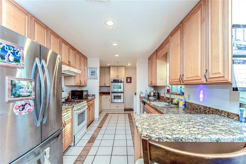 Под контрактом: $425,000 (3 спален, 2 ванн, 1500 Квадратных фут)