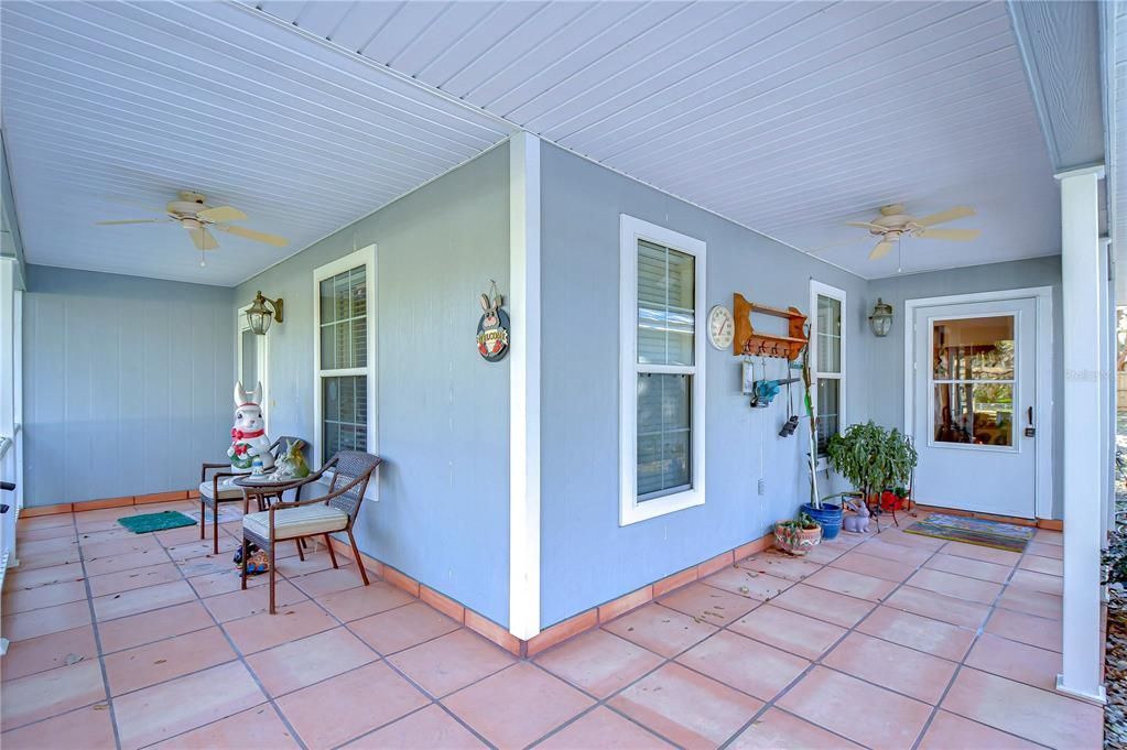 Под контрактом: $425,000 (3 спален, 2 ванн, 1500 Квадратных фут)