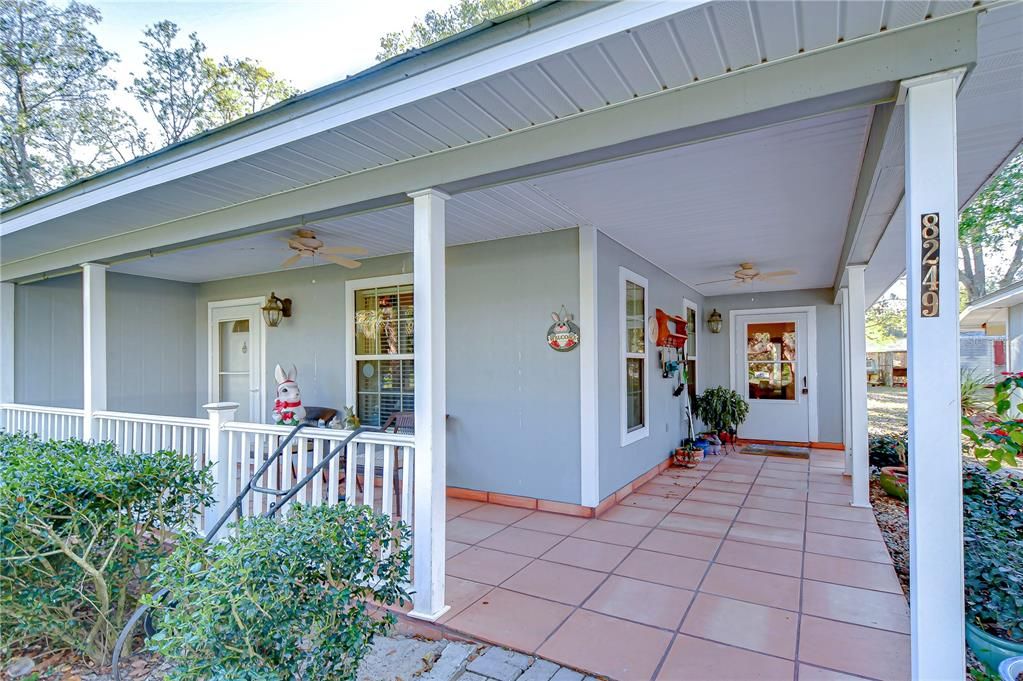 Под контрактом: $425,000 (3 спален, 2 ванн, 1500 Квадратных фут)