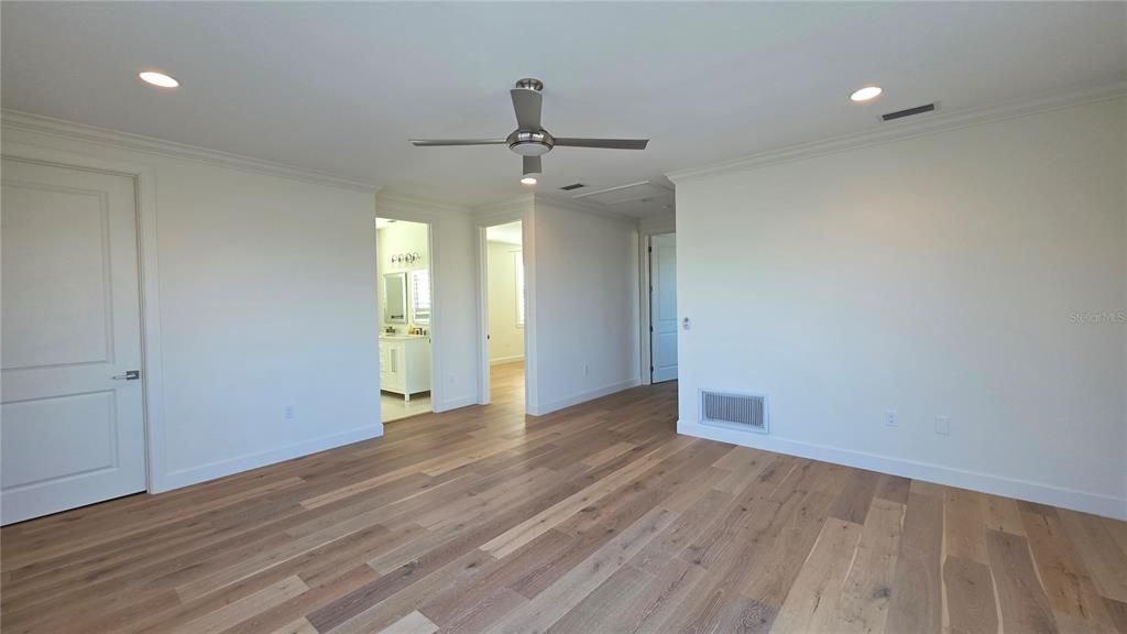 出租: $14,000 (4 贝兹, 3 浴室, 3268 平方英尺)