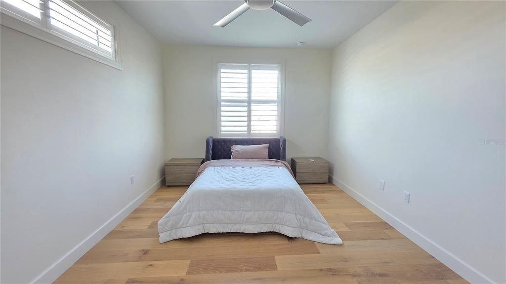 出租: $14,000 (4 贝兹, 3 浴室, 3268 平方英尺)