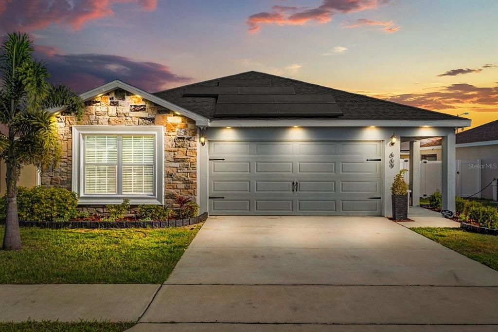 Недавно продано: $300,000 (4 спален, 2 ванн, 1566 Квадратных фут)