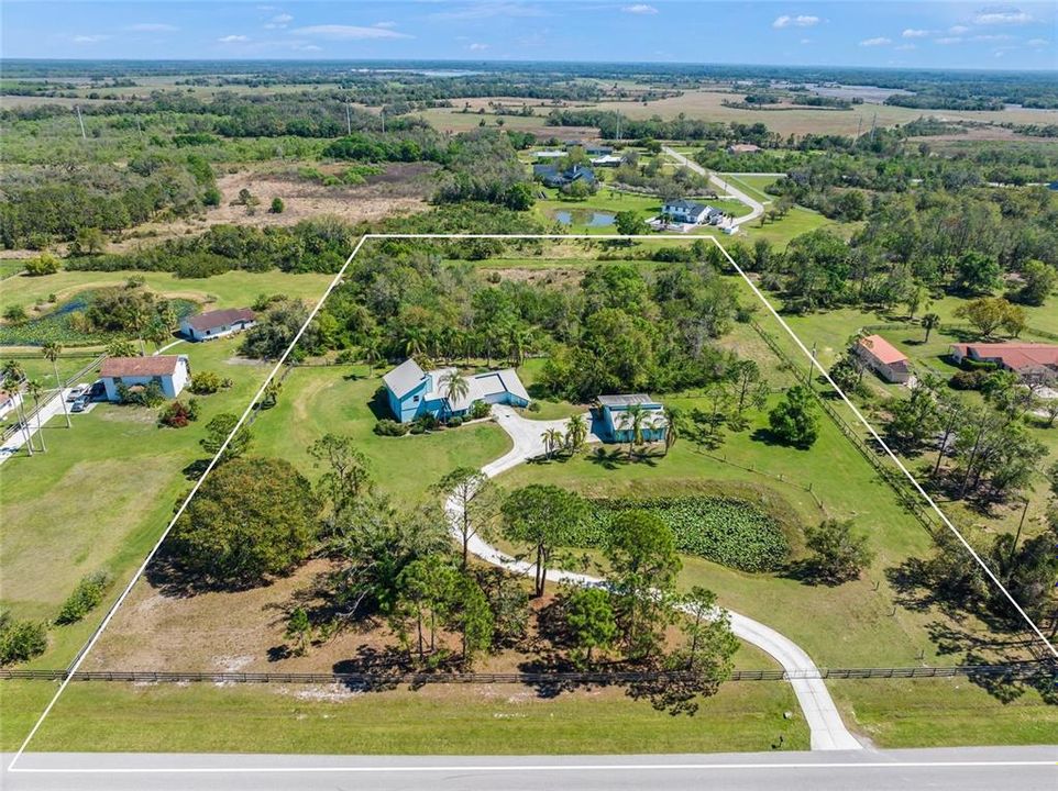 最近售出: $1,100,000 (3 贝兹, 3 浴室, 2401 平方英尺)