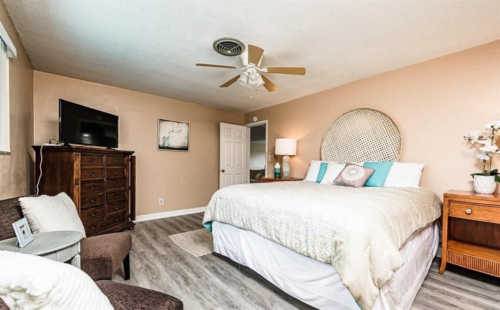 For Rent: $4,000 (4 beds, 2 baths, 1661 Square Feet)