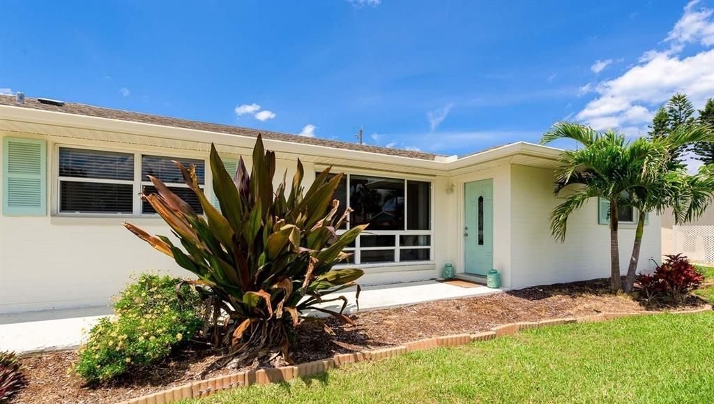 For Rent: $4,000 (4 beds, 2 baths, 1661 Square Feet)