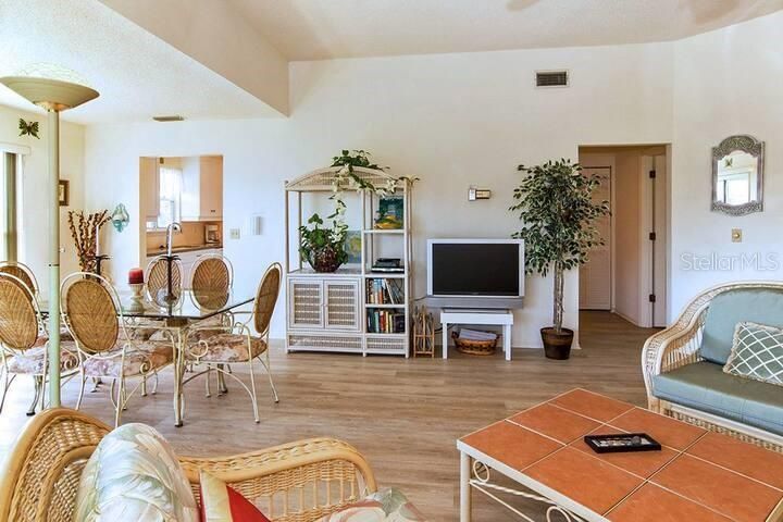 出租: $2,300 (2 贝兹, 2 浴室, 1278 平方英尺)