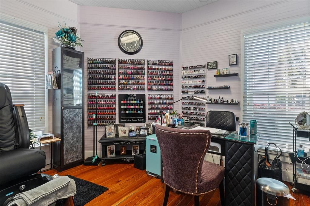 Под контрактом: $394,900 (0 спален, 0 ванн, 1600 Квадратных фут)