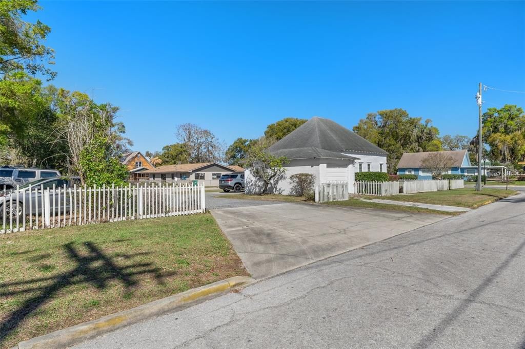 Под контрактом: $394,900 (0 спален, 0 ванн, 1600 Квадратных фут)