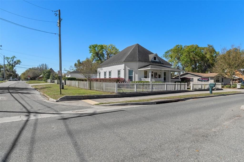 Под контрактом: $394,900 (0 спален, 0 ванн, 1600 Квадратных фут)